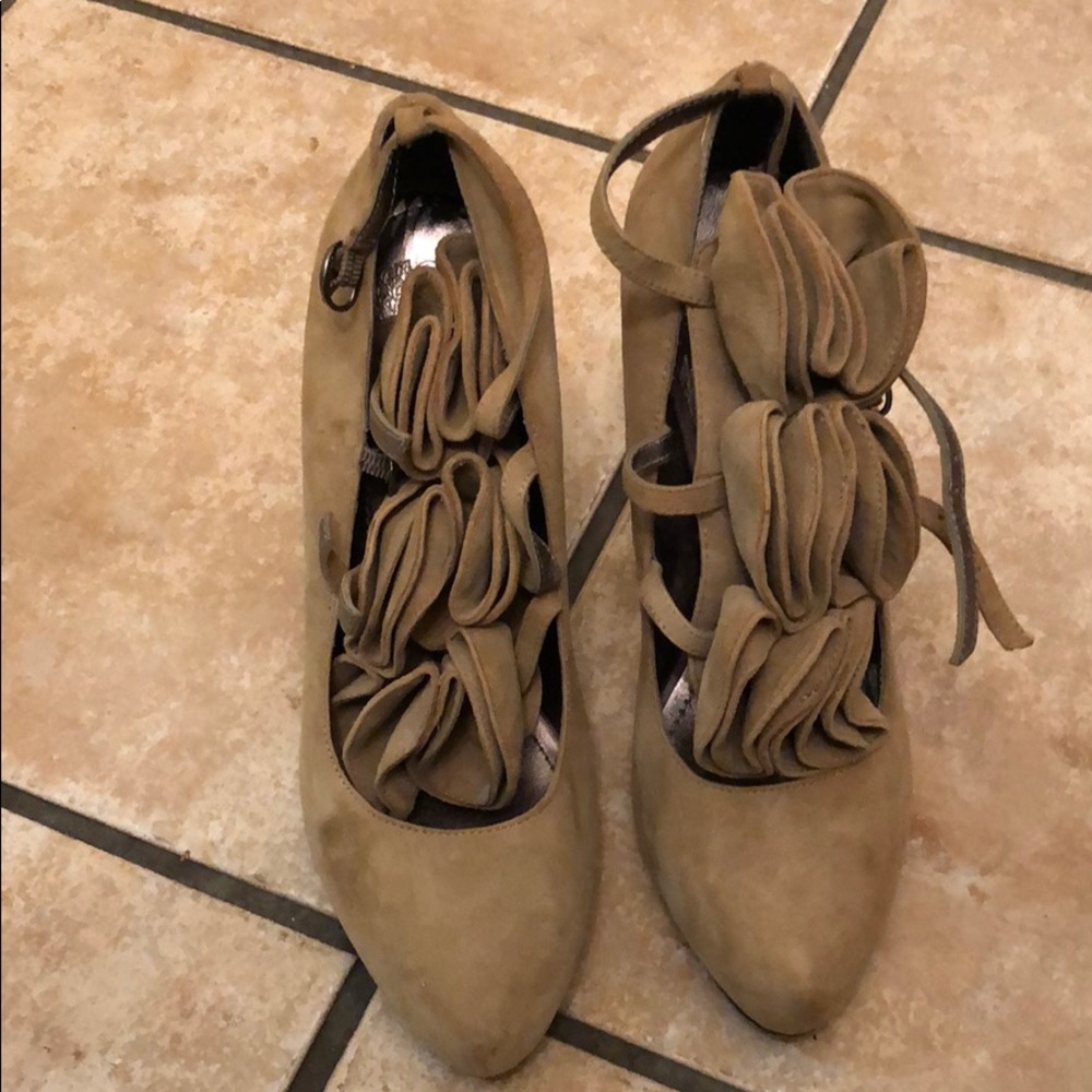 Tan Heels w/ 🆓 SHIPPING/MAKE AN OFFER